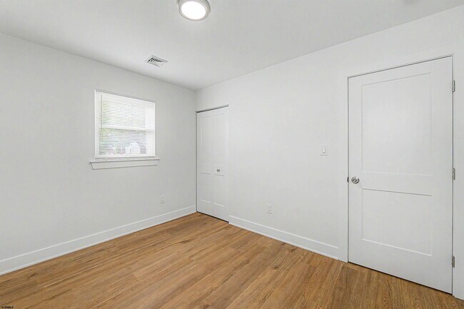 Building Photo - 1030 Neumark Ave
