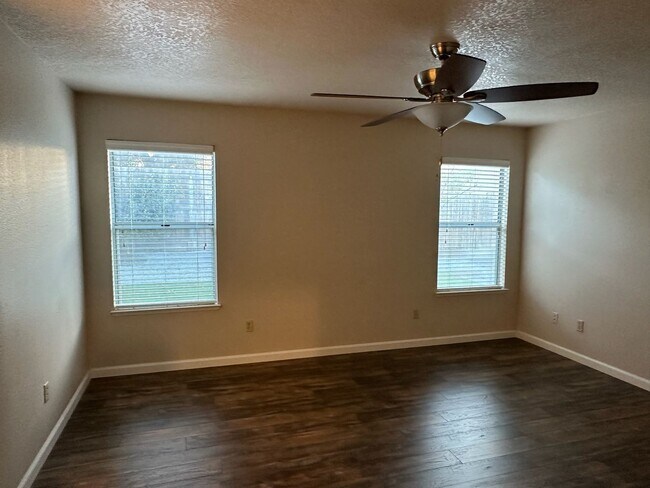 Building Photo - 1622 S Peppertree Ct