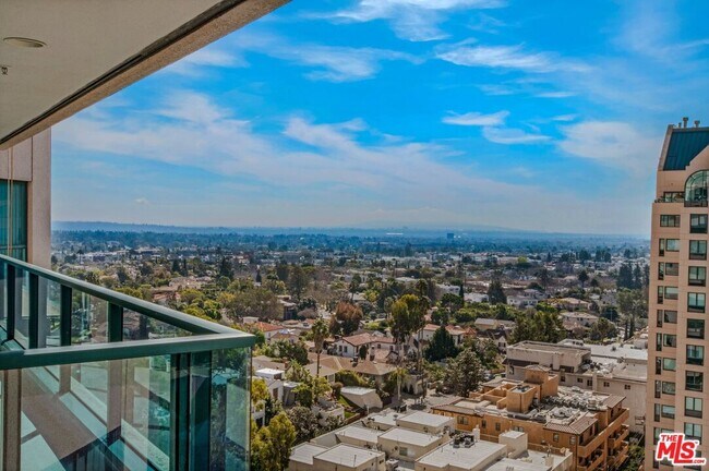 Building Photo - 10490 Wilshire Blvd