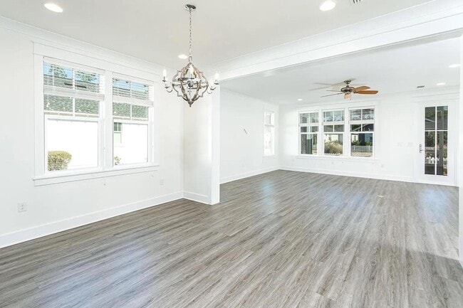 Building Photo - 36 Sandlefoot Ln