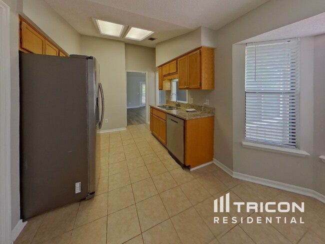 Building Photo - 6466 Diamond Leaf Ct N