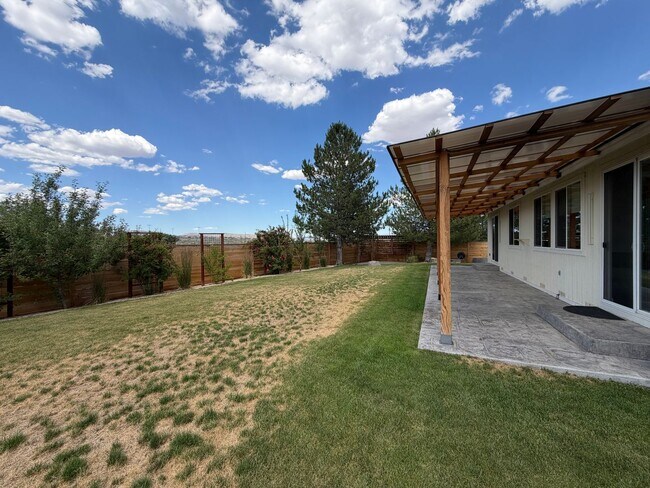 Building Photo - Beautiful Home in Stead!