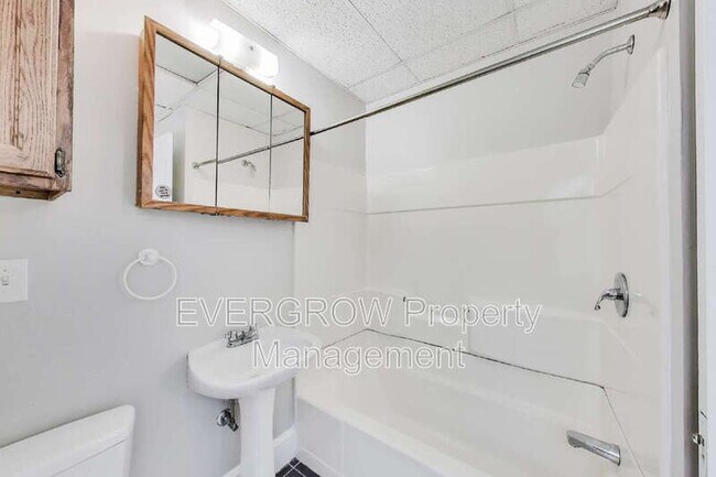 Building Photo - 945 Woodruff Place Middle Dr