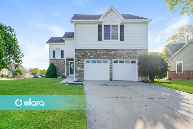 Primary Photo - 614 NE FAIRINGTON CT