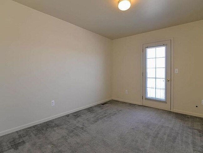 Building Photo - 2076 Cloverly Ln