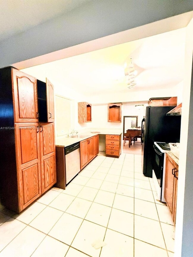 Building Photo - 766 NW 24th Ave