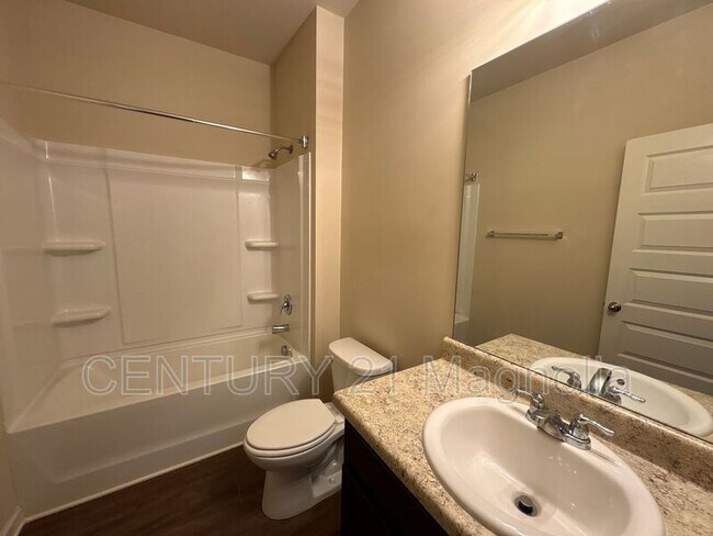 Building Photo - 3061 White Gate Lp