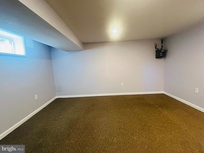 Building Photo - 8364 Kavanagh Rd