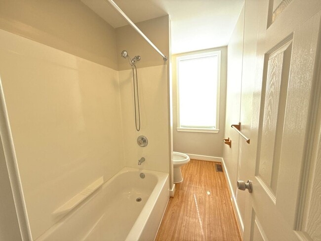 Building Photo - Three Bedroom Home In Baltimore