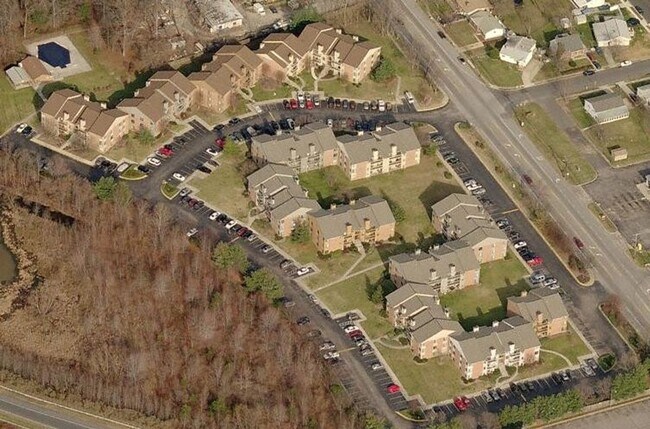 Building Photo - Your Home is Your Palace! Glen Burnie, MD