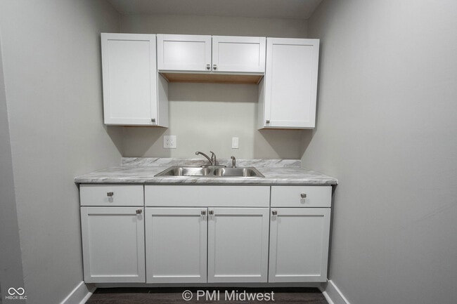 Building Photo - 2060 N Delaware St