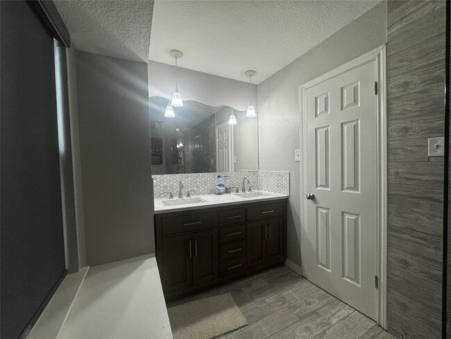 Building Photo - 5814 Shreveport Dr