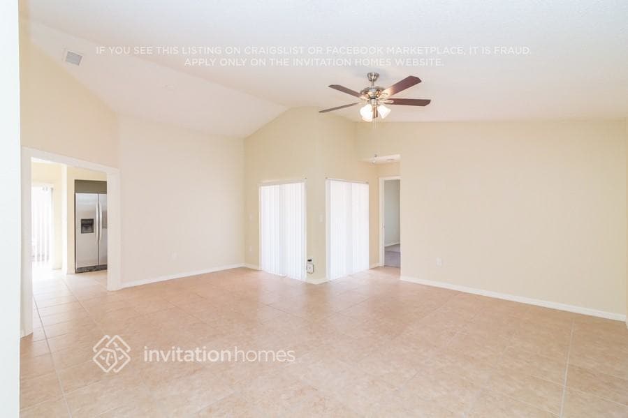 Building Photo - 1906 SW 123rd Ave