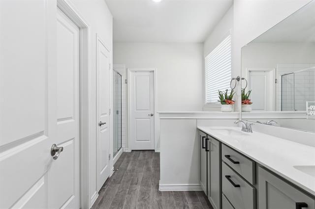 Building Photo - 11112 Canyon Oak St