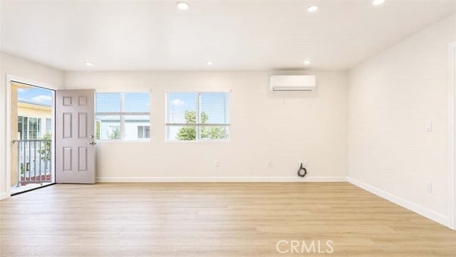 Building Photo - 628 W Floral Dr