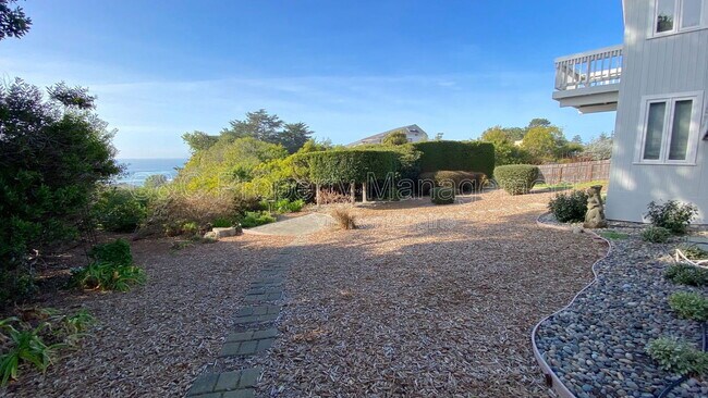 Building Photo - 153 Carmel Riviera Dr
