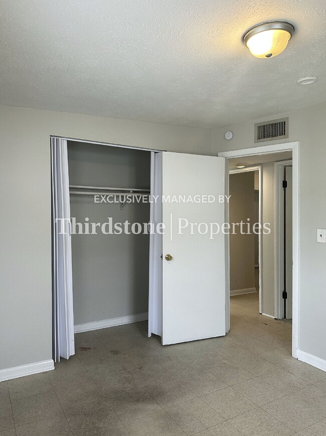 Building Photo - 630 E 60th St
