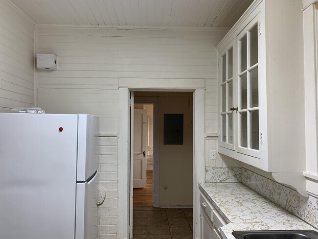 Building Photo - 313 S Brundidge St