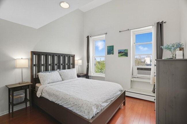 Building Photo - 278 Monmouth St