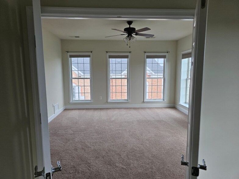 Building Photo - 2325 Brookmoor Ln