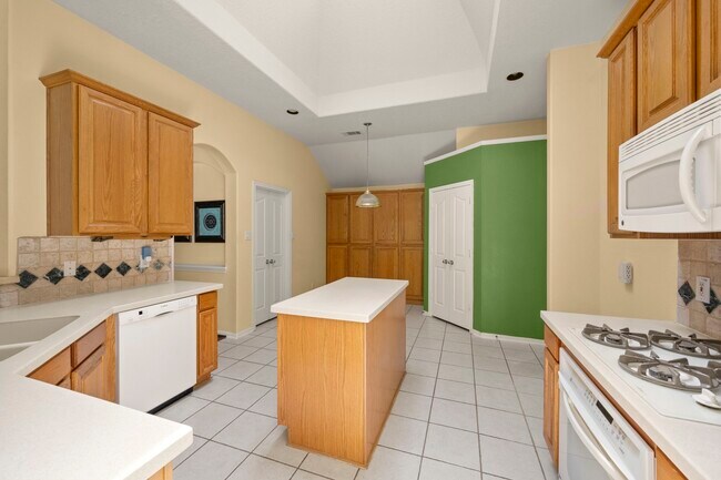 Building Photo - 10218 Garden Crossing Ln