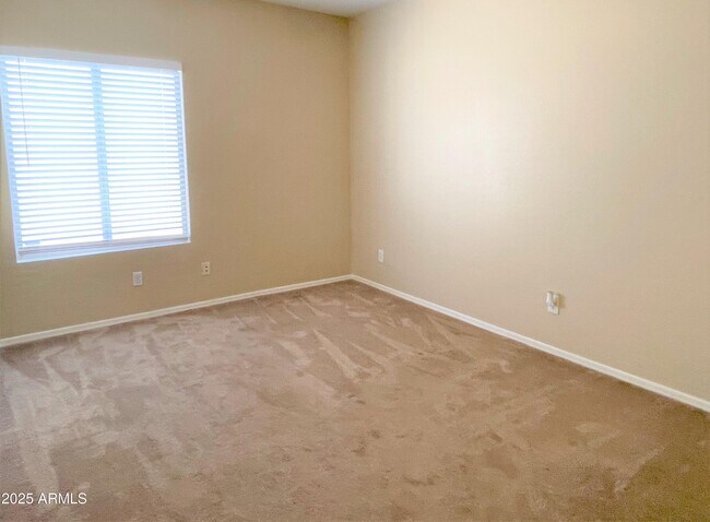 Building Photo - 541 N Scott Dr