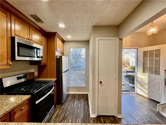 Building Photo - 206 Wedgewood Way