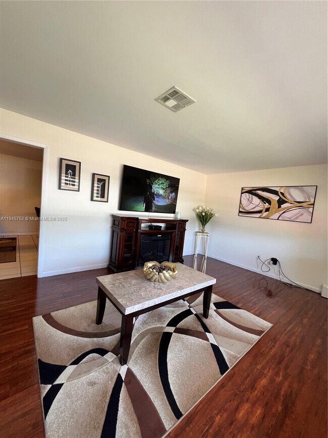 Building Photo - 5070 Ponderosa Ln