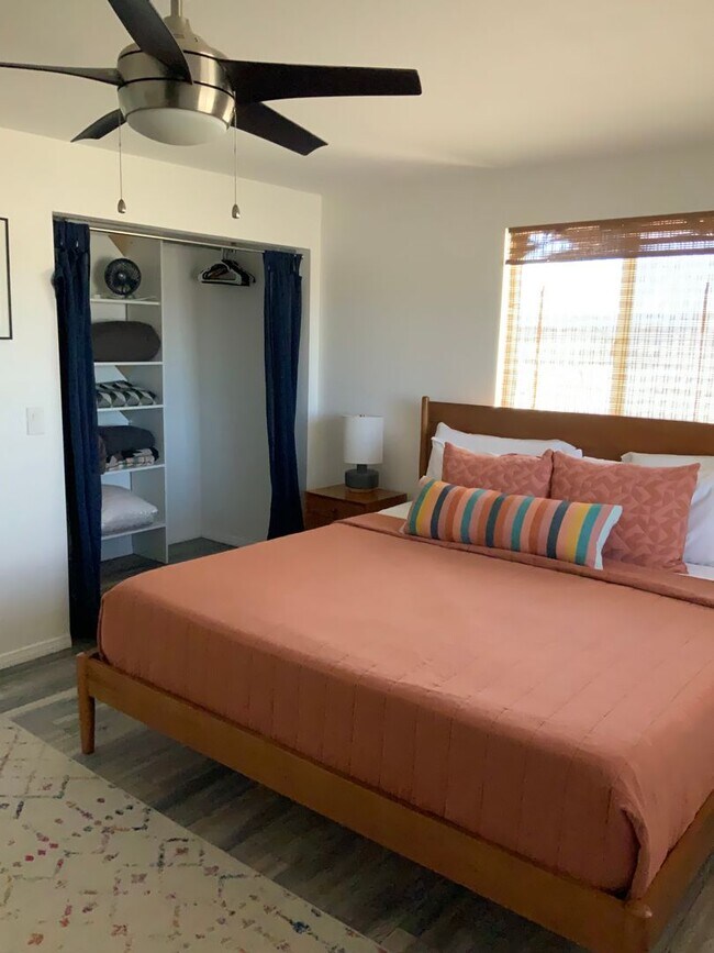 Building Photo - *Beautiful/Private/Views- 3 Bedroom/1.5 Ba...