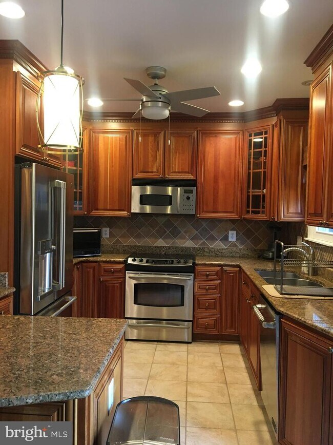 Building Photo - 6629 Madison McLean Dr