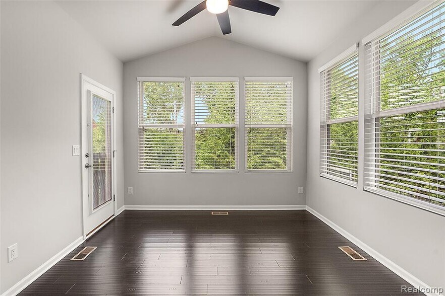 Building Photo - 31065 Tremont Ln