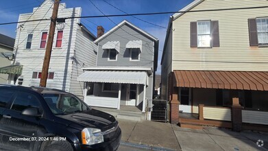 Building Photo - Fallowfield Ave Duplex