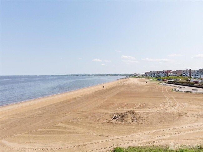 Building Photo - 5 Hilltop Ave