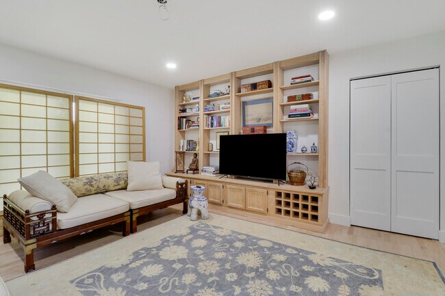 Building Photo - 13760 Sand Crane Dr