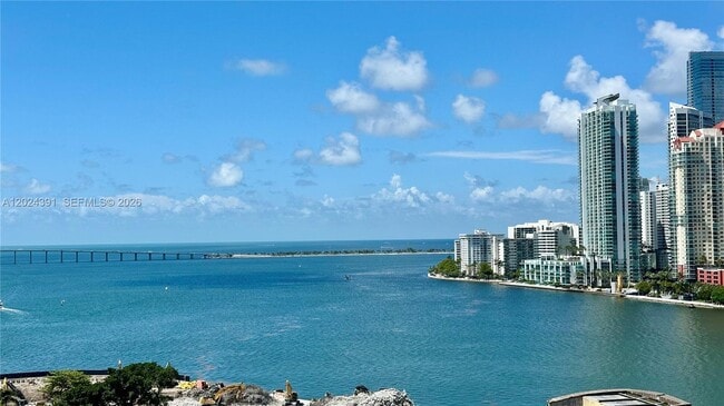 Building Photo - 520 Brickell Key Dr