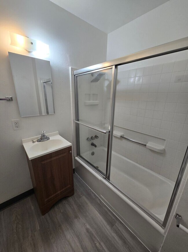 Building Photo - 4 Plex with a Carport Space MOVE IN SPECIAL $200.00 OFF FIRST MONTH RENT
