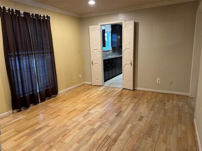 Building Photo - 2711 Briarhurst Dr