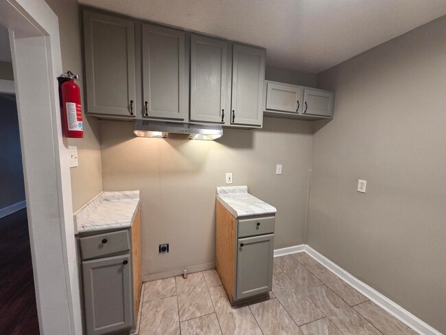 Building Photo - 983 Brower St