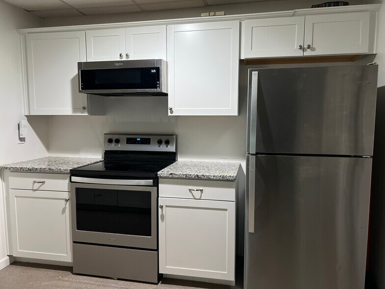 Building Photo - 235 Northcrest Dr