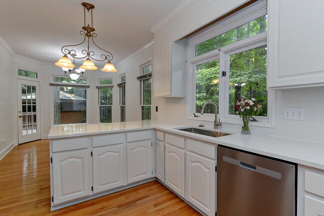 Building Photo - 801 Brightwood Ln