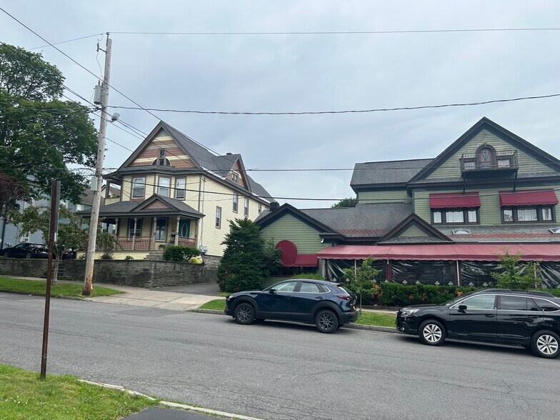 Building Photo - 106 S Lowell Ave