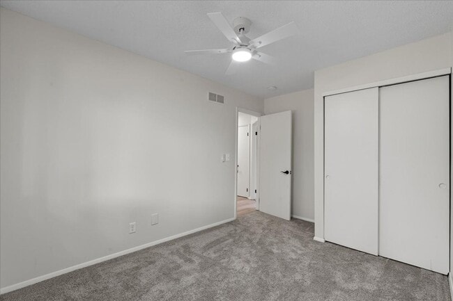 Building Photo - 4 bed/2bath in Bettendorf, IA