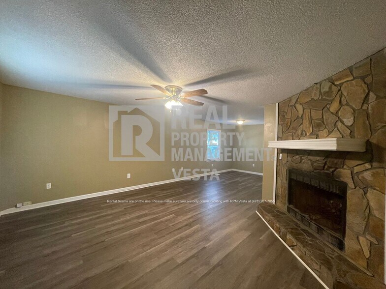 Building Photo - 1177 Sandy Beach Dr