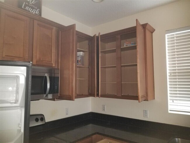 Building Photo - Move in Ready Home in Great Location