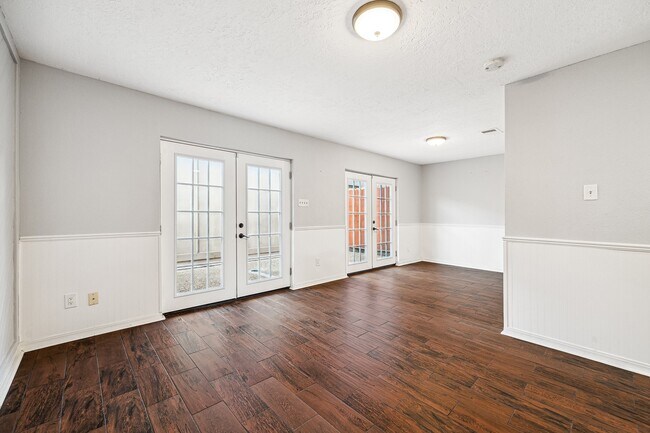 Building Photo - 3013 Bee Cave Dr