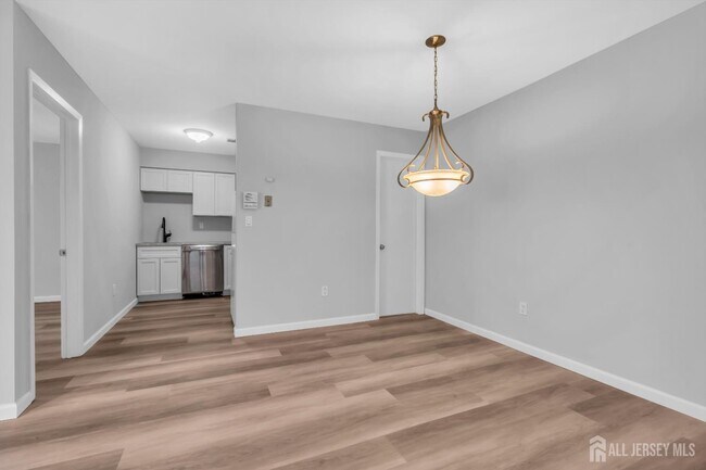 Building Photo - 213 Main St