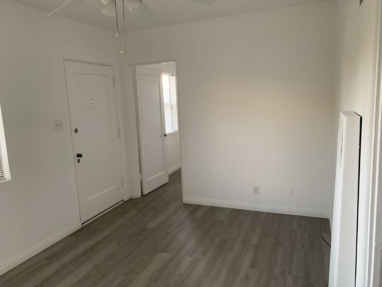 Building Photo - 1026 Elm Ave