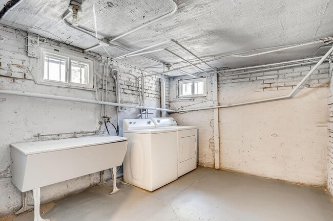 Building Photo - Charming 2 Bedroom in Cherry Creek- NEW AC UNIT! Fenced back space!