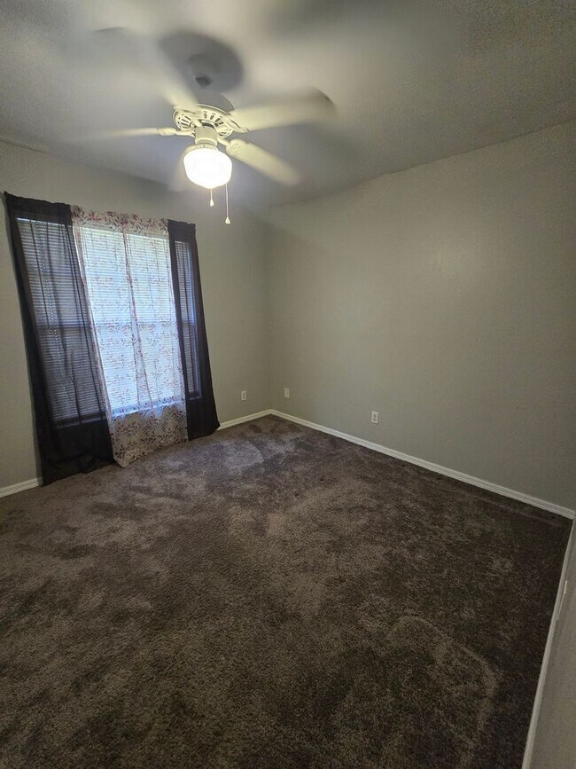 Building Photo - three bedroom 2 bath with garage