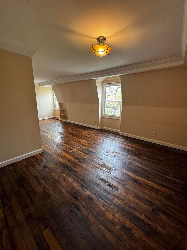 Building Photo - 262 N Broadway